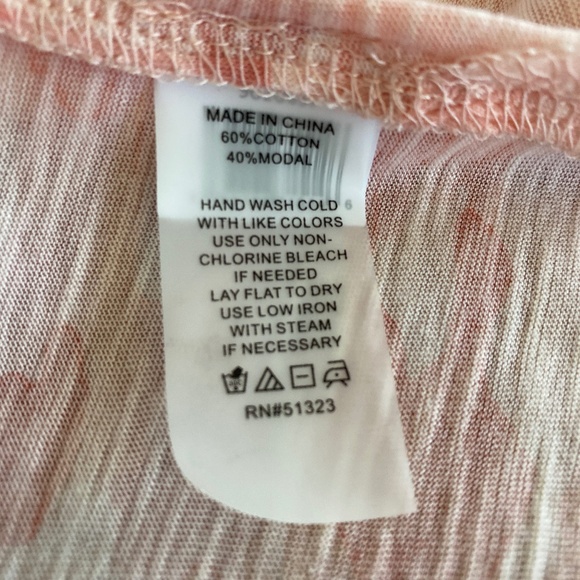 Vince Camuto Camo Short Sleeve Top M NWT - Picture 9 of 10